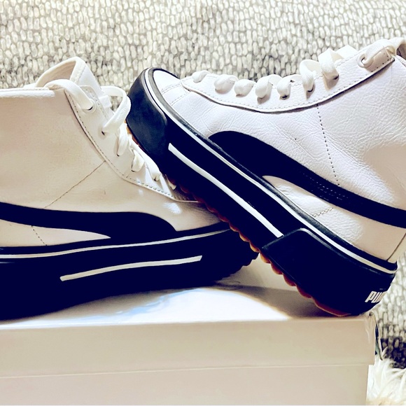 Woman’s Puma Platforms - Picture 4 of 12